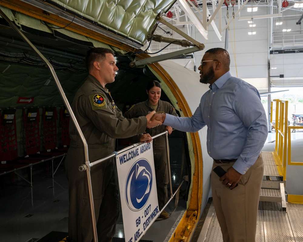Lt. Gov. Austin Davis visits the Pennsylvania Air National Guard, 171st Air Refueling Wing